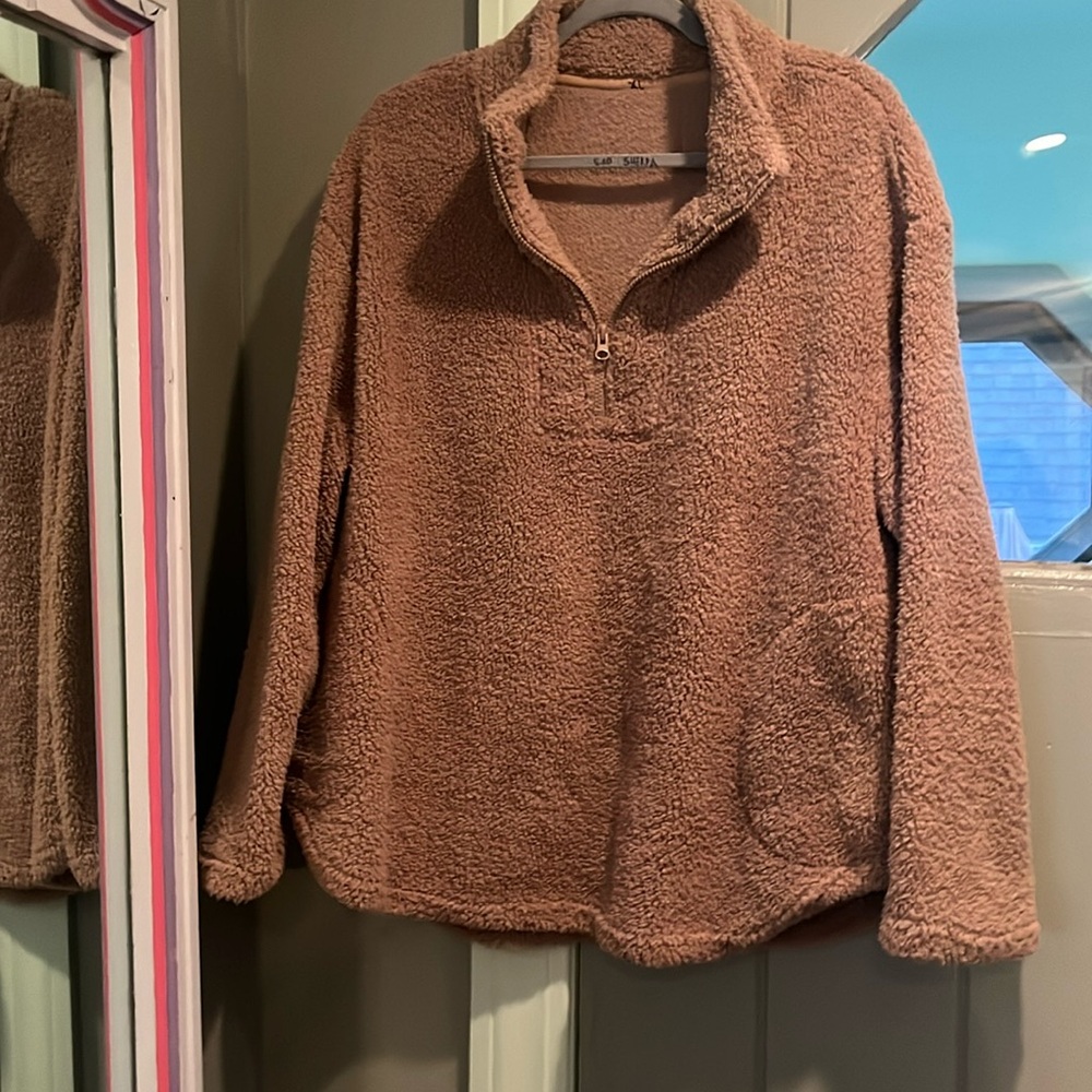 Sherper pull over jacket shirt pockets, very warm L XL ?